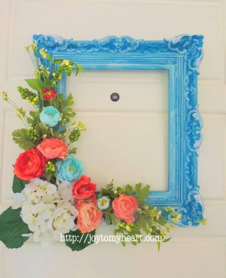 Amazing DIY Old Picture Frame Wreath