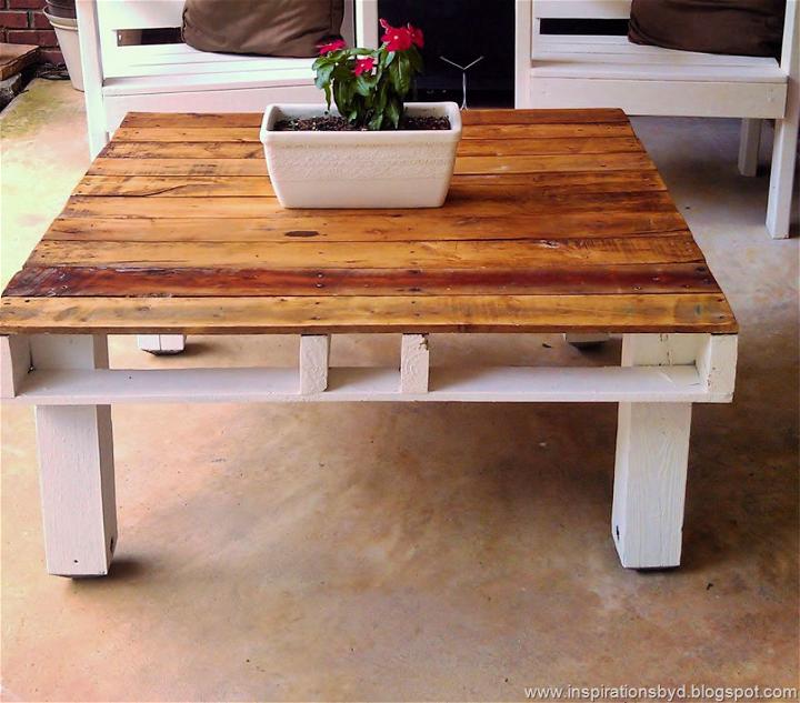 An Outdoor Pallet Table to Build and Sell