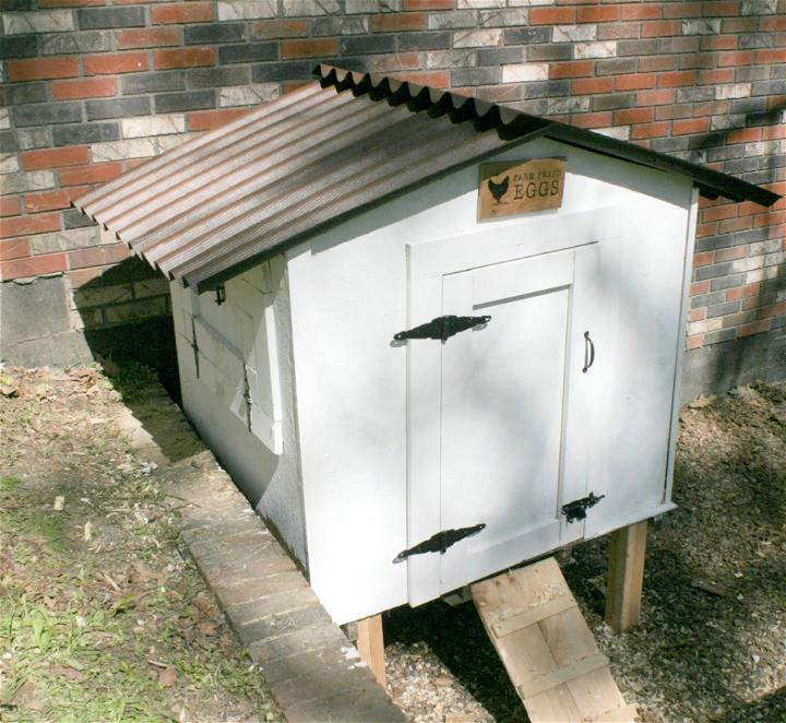 Build a Chicken Coop from Pallets