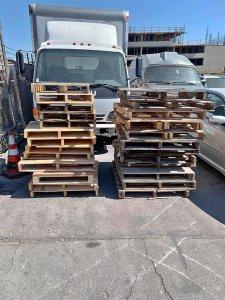 Check for free pallets from the distribution center