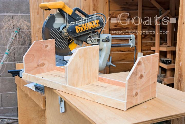 Easy DIY Chicken Coop Nesting Box