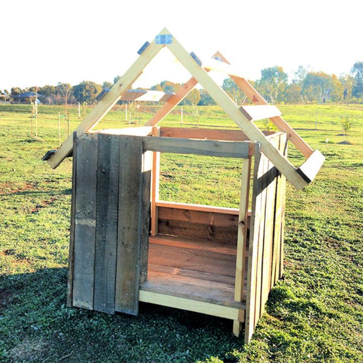 Making Chicken Coop Out Of Pallets