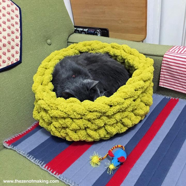 Big Yarn Crochet Cat Bed Pattern 