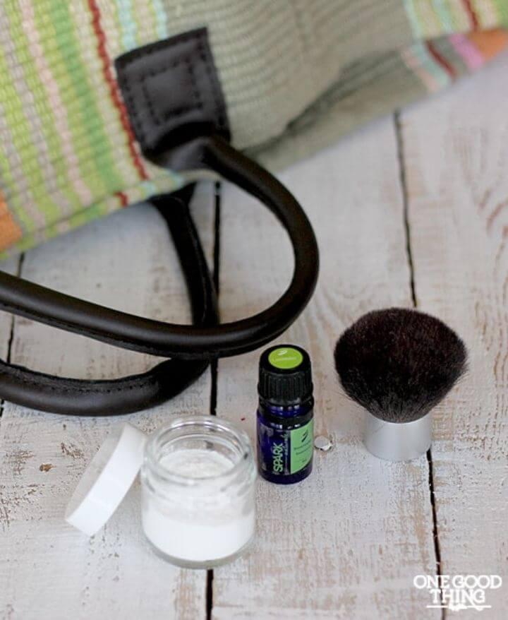 DIY Beauty Essential Dry Shampoo