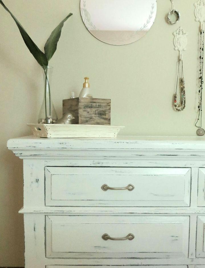 15 DIY Chalk Paint Dresser Ideas DIY Chalk Painting Furniture