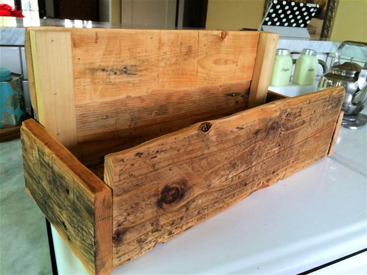 Simple Pallet Craft DVD Storage