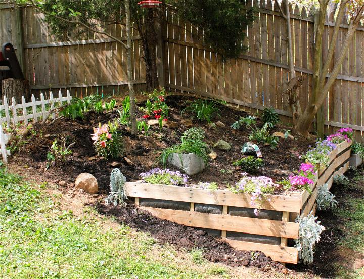 DIY Retaining Wall Using Pallets