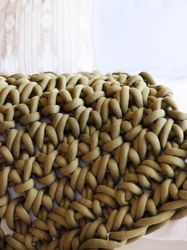 Easiest Big Yarn Baby Blanket to Crochet