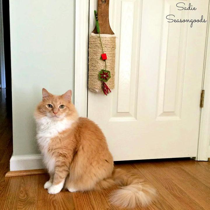 How to Make a Hanging Cat Scratcher