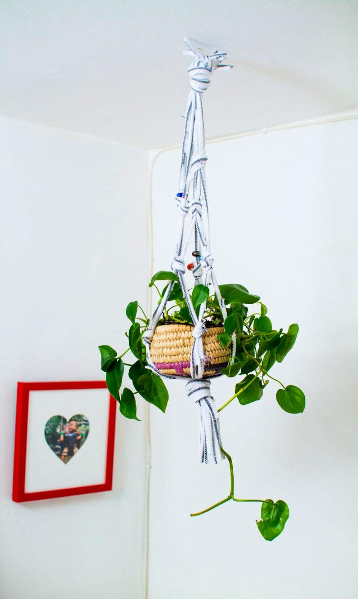 Macrame Hanging Planter From an Old T-Shirt
