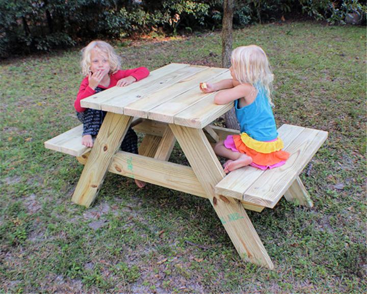 How to Make a Picnic Table for Two