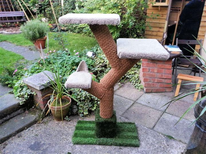 Inexpensive DIY Outdoor Cat Tree