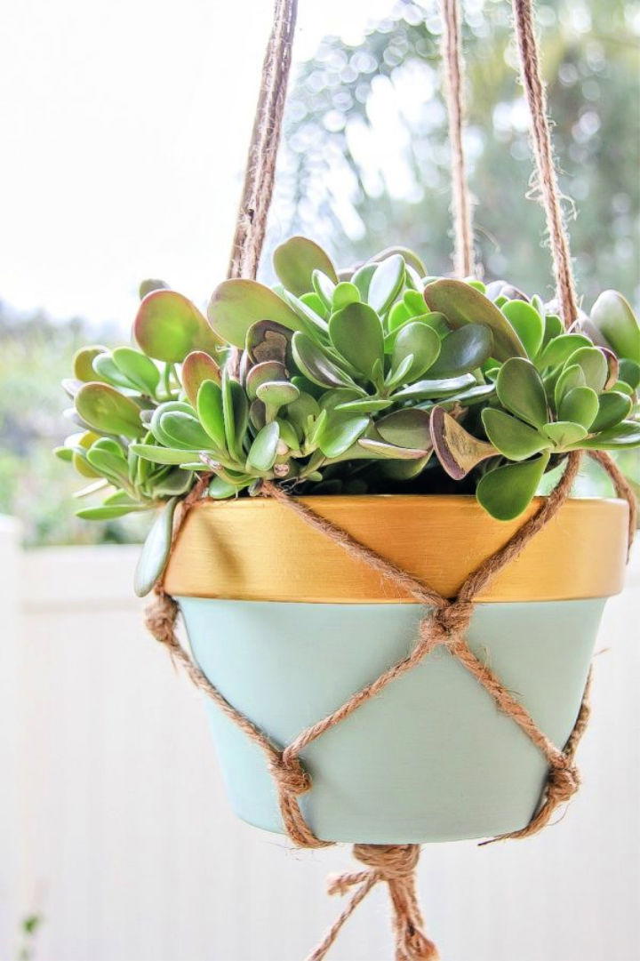 Quick and Easy DIY Macrame Plant Hanger