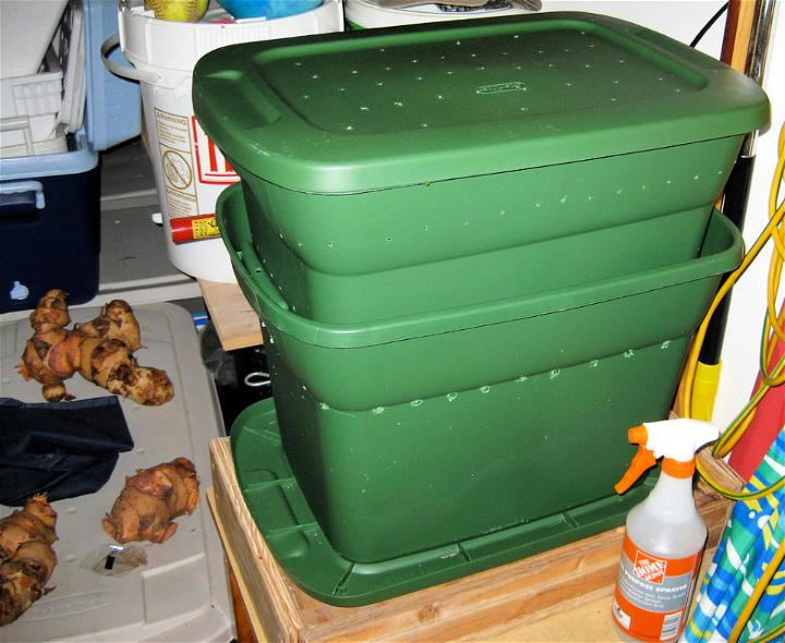 Beginner-Friendly DIY Worm Compost Bin