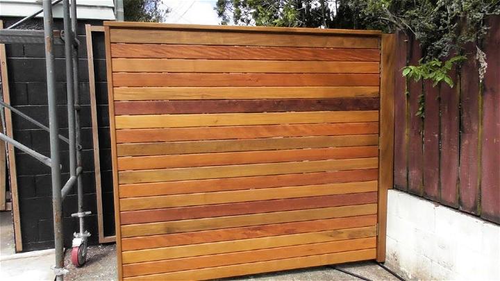 Moving Outdoor Wooden Privacy Screen
