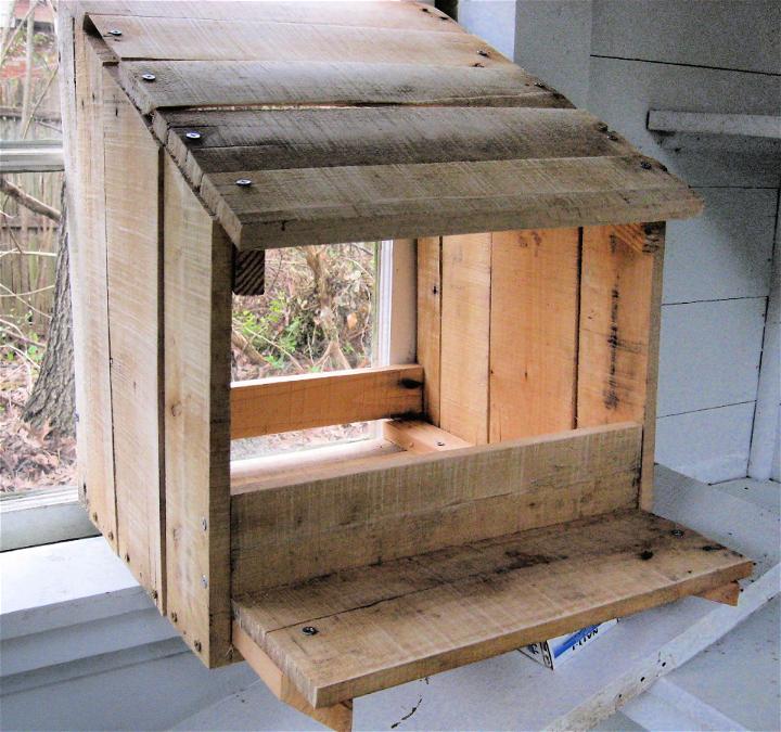 Nesting Box from a Pallet