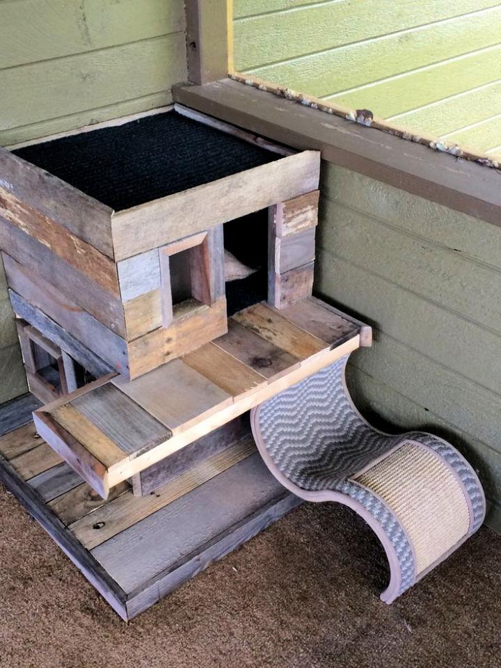 DIY Pallet Wood Outdoor Cat House