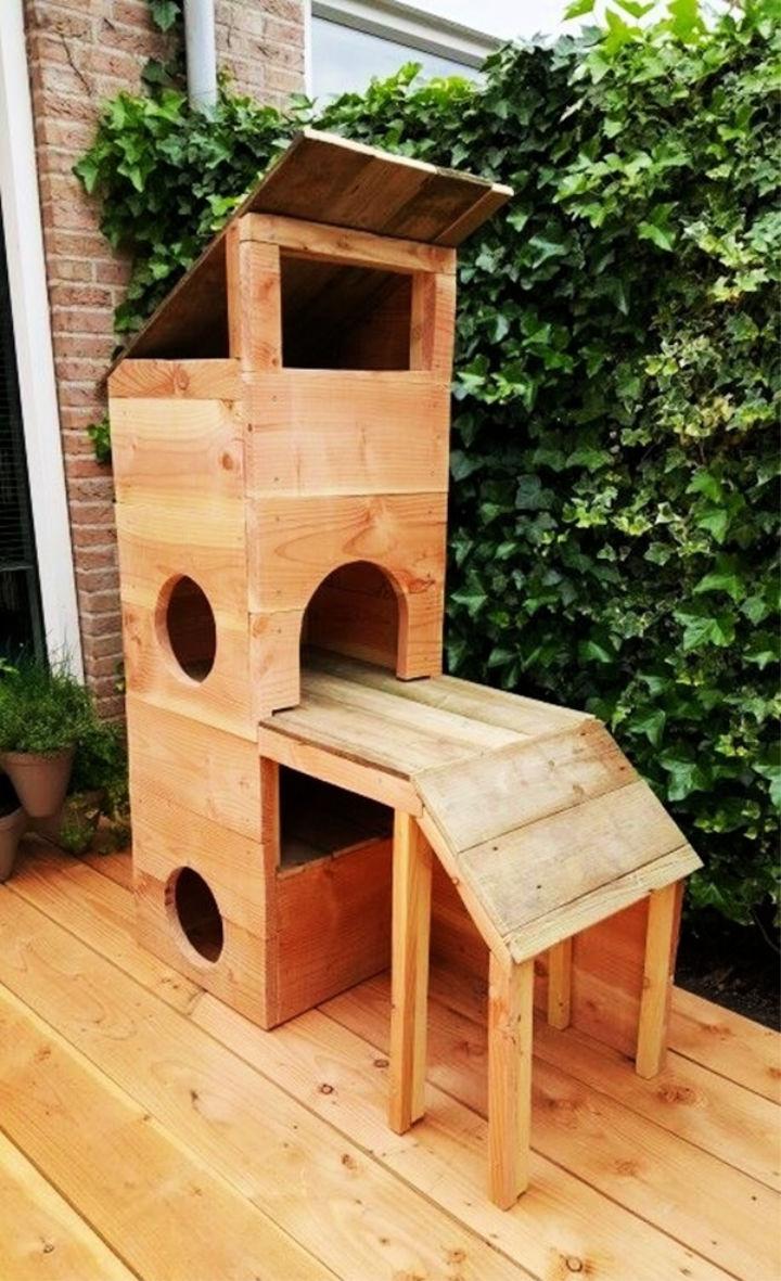 Making Outdoor Cat Houses for Winter
