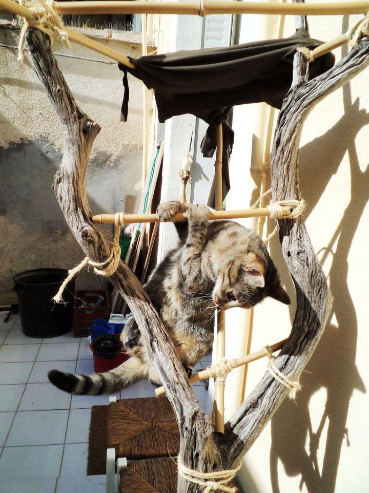 Making an Outdoor The Survivalist's Cat Tree