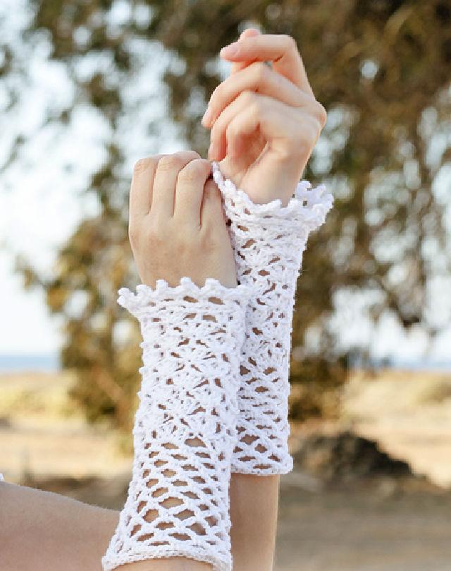 Crochet Wrist Warmers With Lace Edging