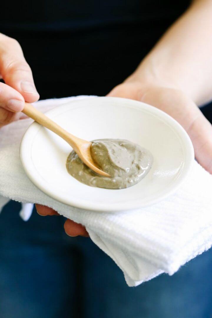 Soothing Clay Mask for Stubborn Breakouts