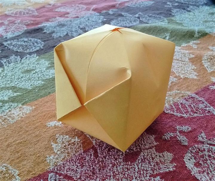 Folding Origami Paper Balloon