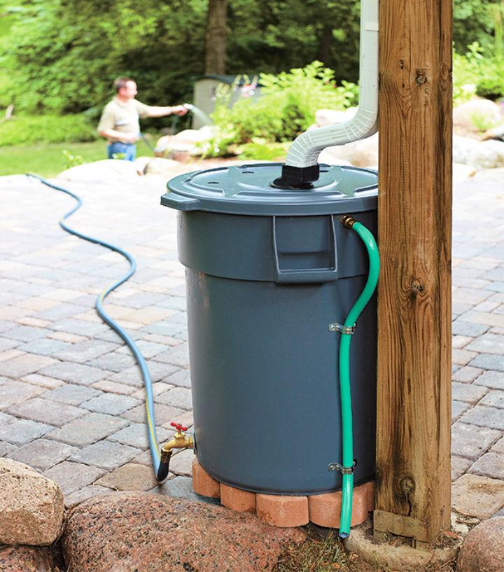 Rain Barrel Out of Heavy duty Trash Can