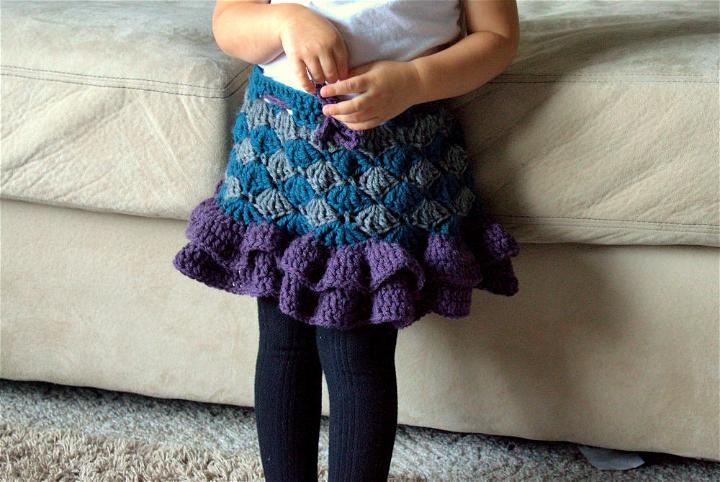 Easy Crochet Scallop Little Baby Skirt Pattern