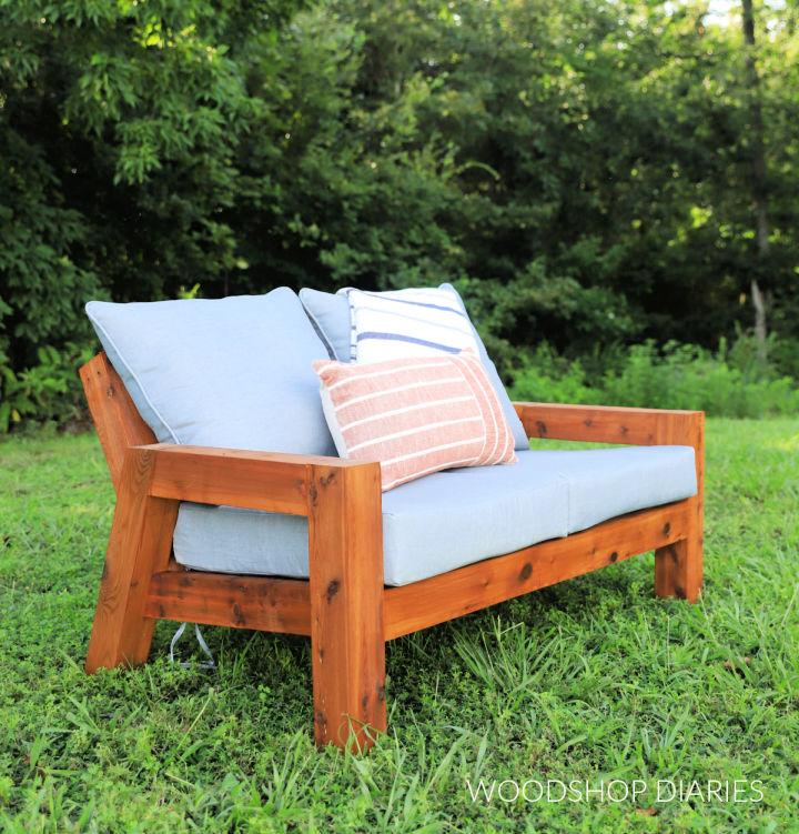 Super Comfy DIY Outdoor Loveseat