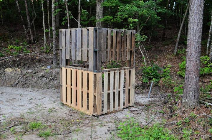 Build a Wood Pallet Ground Deer Blind