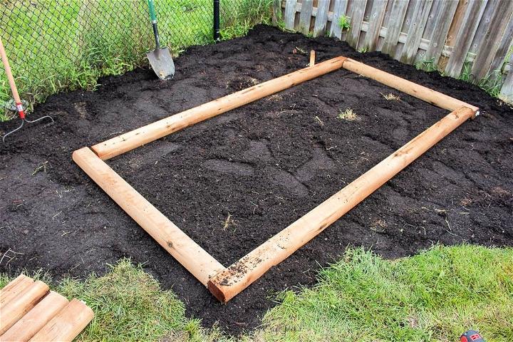 DIY Raised Garden Bed with Privacy Fence