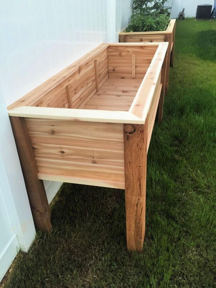 Make an Elevated Planter Raised Bed With Legs