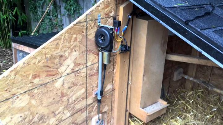 Simple DIY Automatic Chicken Coop Door
