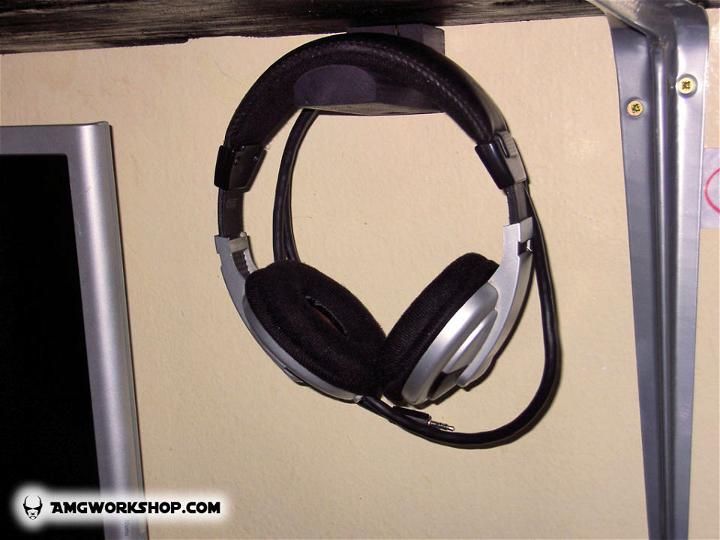 Headphone Wood Stand Design