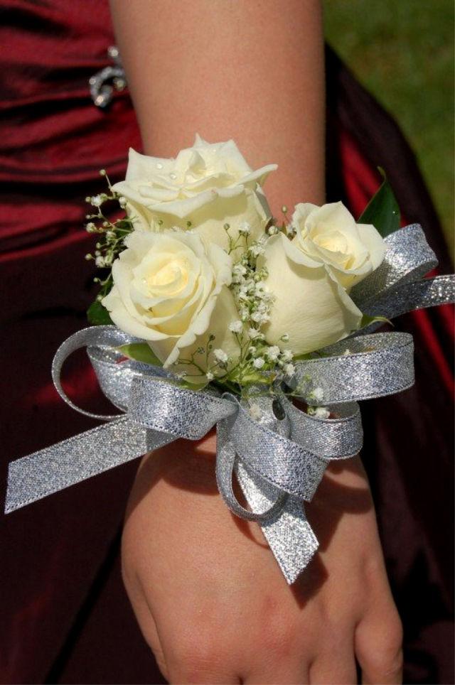 Make a Corsage With Real Flowers