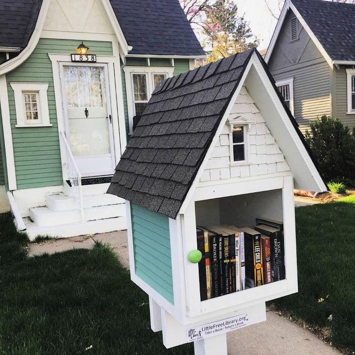 Easy DIY Outdoor Little Free Library