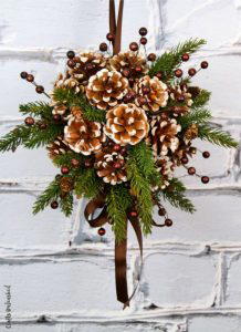 30 Creative Pine Cone Crafts Anyone Can Make • Its Overflowing