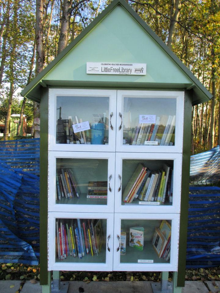 How to Make a Tiny Free Library