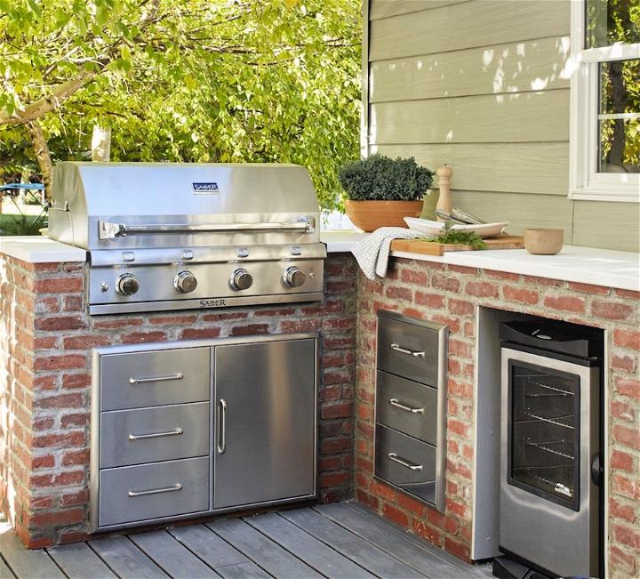 DIY Outdoor Kitchen With Built-in Grill 
