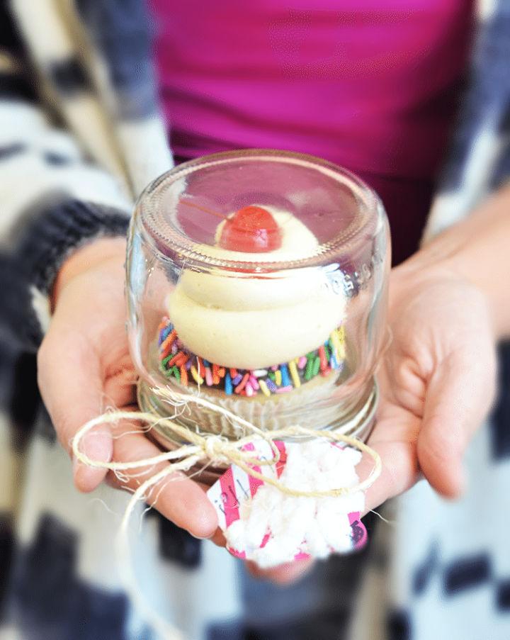 Cupcake Gift In Mason Jar