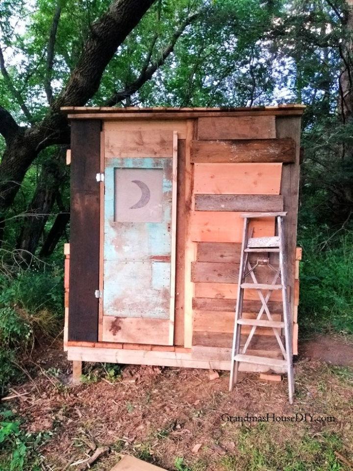 DIY Outhouse With Scrap Wood