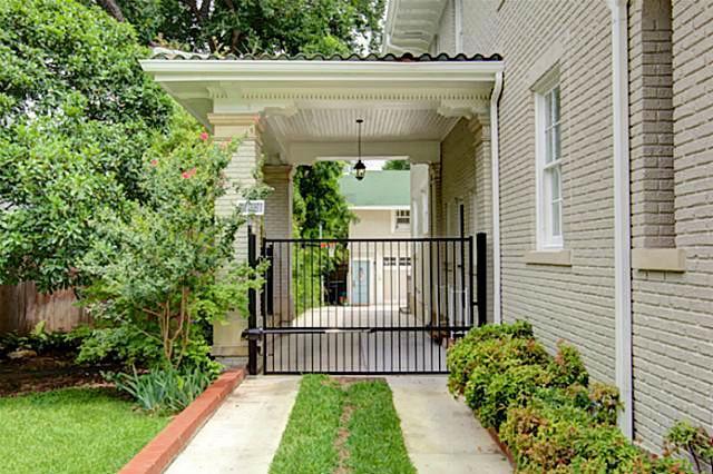 Stunning 1920s Remodel House Tour Outdoor Walkway