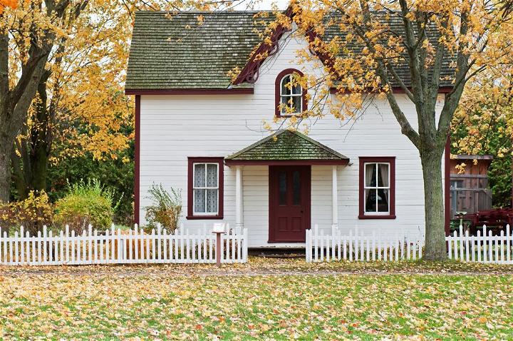 How to Use Wood to Build a Stable House