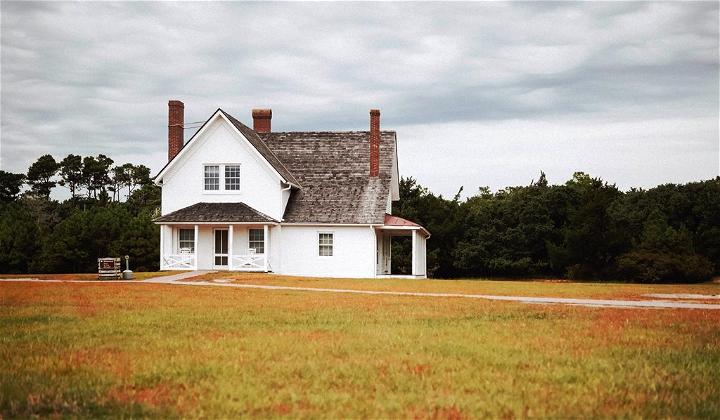 Use Wood to Build a Stable House