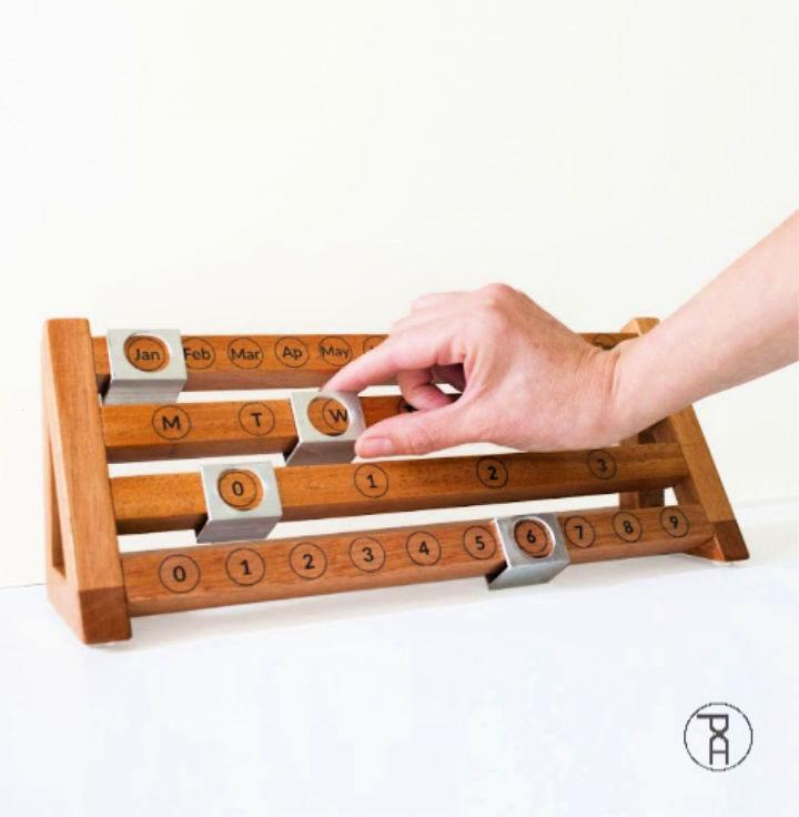 DIY Wooden Desk Calendar