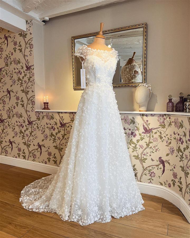 10 Ways To Buy A Cheap And Unique Wedding Dress On A Budget • Its ...