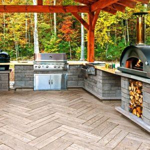 Benefits of Hiring a Builder Over DIY for Your Outdoor Kitchen1