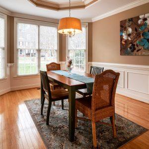 What to Put in a Dining Room Beside a Table