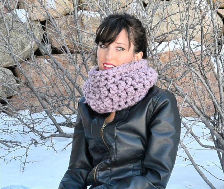 Frosted Plum Crochet Cowl Pattern for Beginners
