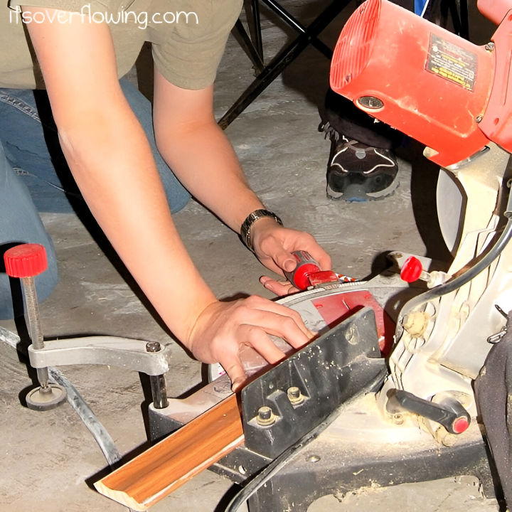 cut molding to look like the cabinet